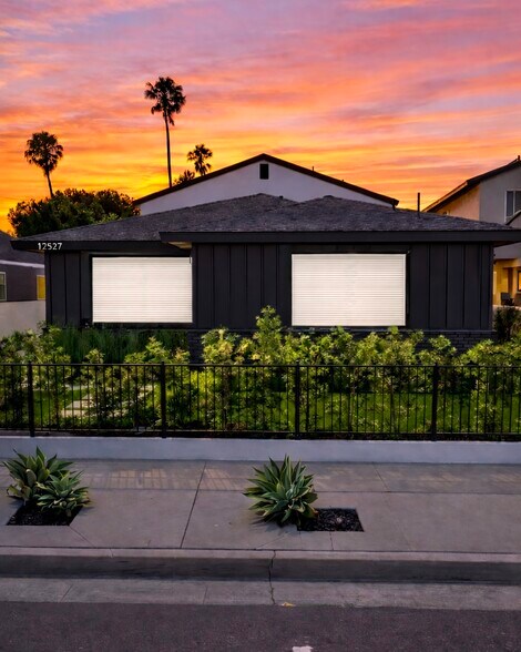 Primary Photo Of 12527 Cranbrook Ave, Hawthorne Apartments For Sale