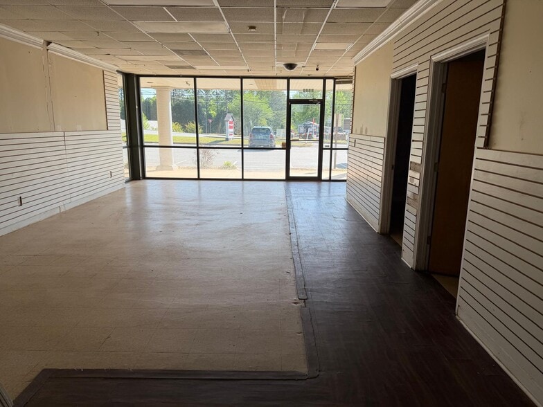 More Photos Of 6449 Bells Ferry Rd, Woodstock Convenience Store For Lease