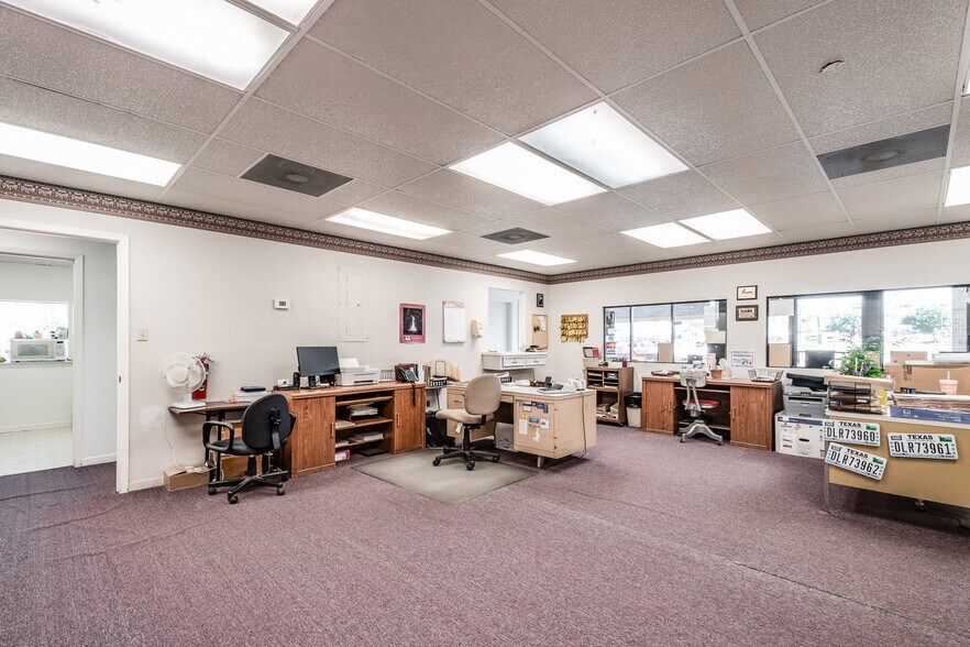 More Photos Of 1617 W Church St, Livingston General Retail For Sale