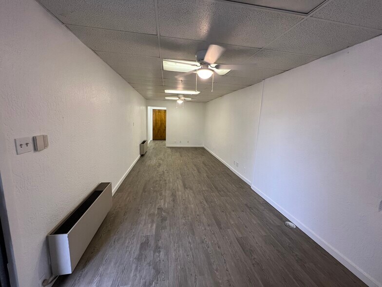 More Photos Of 1945 N Fine Ave, Fresno Flex For Lease