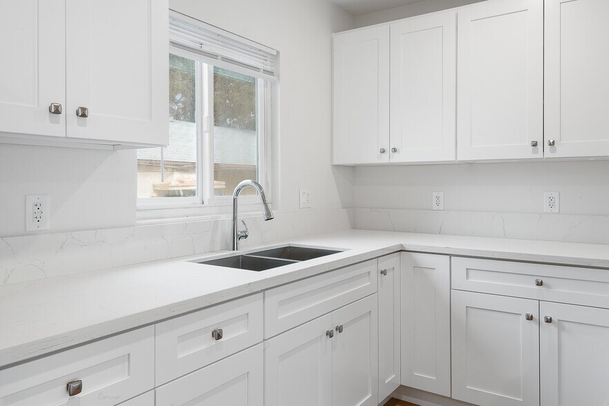 More Photos Of 240-260 E Providencia Ave, Burbank Apartments For Sale