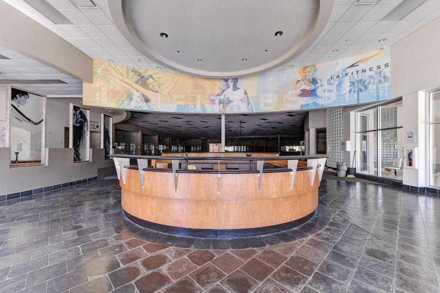 More Photos Of 4340 Lincoln Hwy, Matteson Health Club For Sale