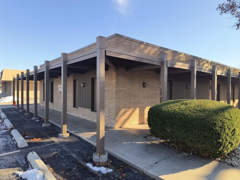 More Photos Of 1640-1646 45th St, Munster Office For Sale