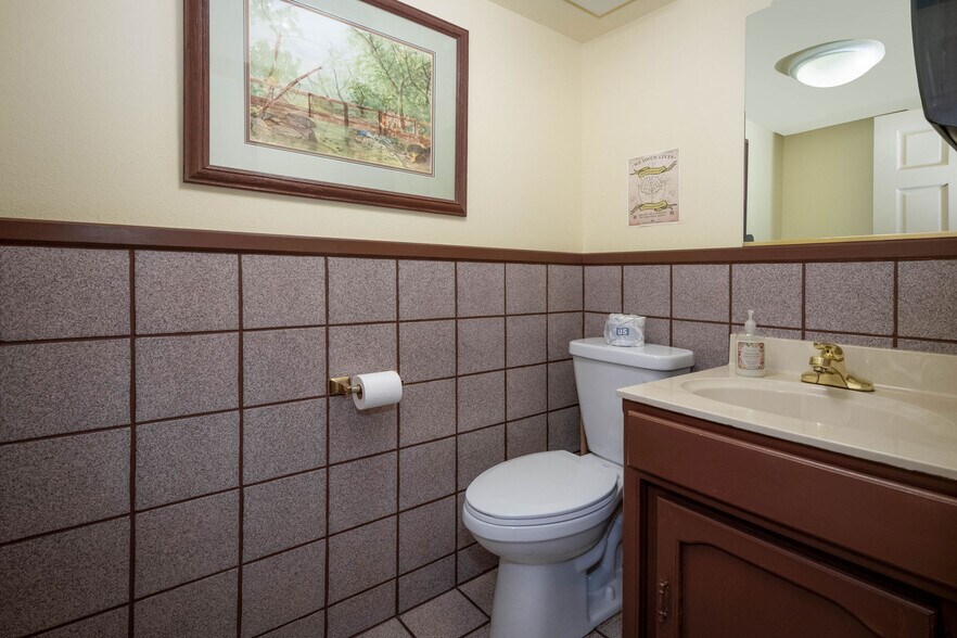 More Photos Of 246 S Church St, Grass Valley Specialty For Lease