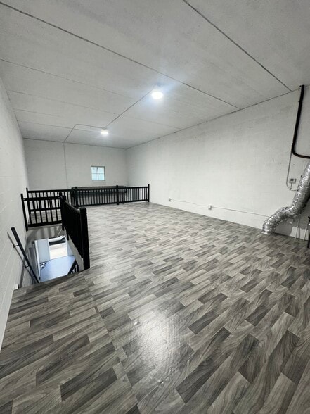 More Photos Of 958 Service St, West Palm Beach Warehouse For Lease