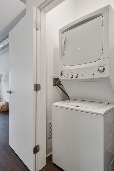 More Photos Of 1980 N Milwaukee Ave, Chicago Apartments For Lease