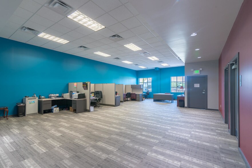 More Photos Of 3935 Tampa Rd, Oldsmar Loft Creative Space For Lease