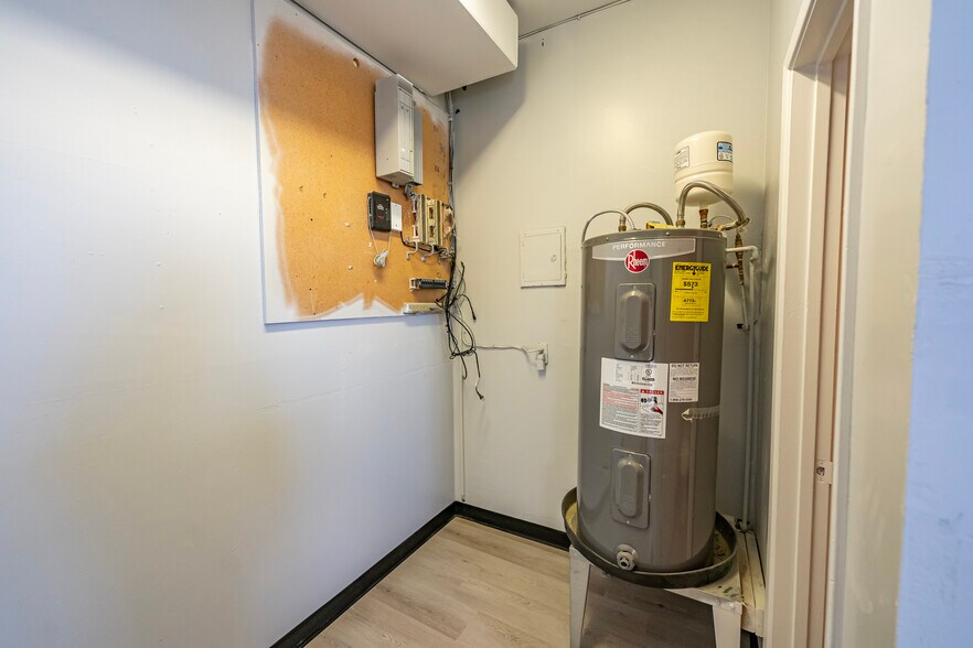 More Photos Of 1200 E Andy Devine Ave, Kingman Office For Sale