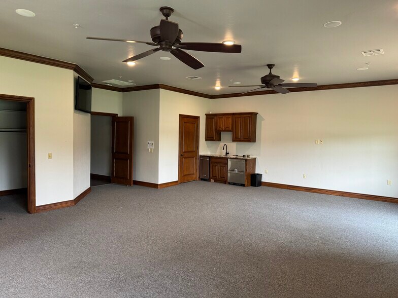 More Photos Of 9212 N Kelley Ave, Oklahoma City Office For Lease