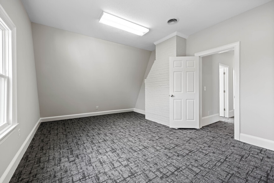 More Photos Of 504 W Broad St, Dunn Office For Sale