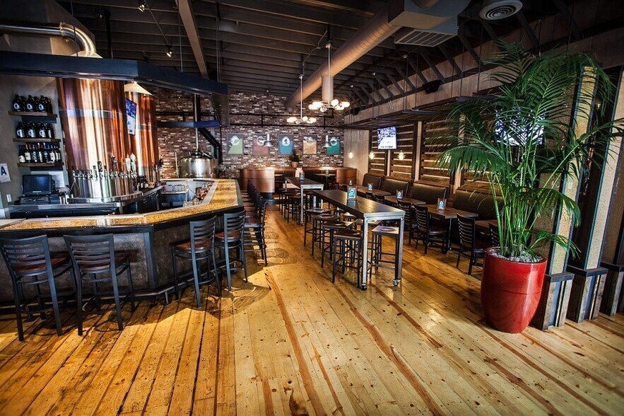 Primary Photo Of 7536 Fay Ave, La Jolla Restaurant For Lease