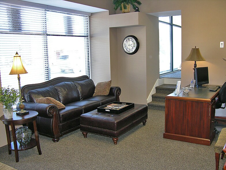 More Photos Of 2836 W Jefferson Ave, Trenton Office Residential For Lease