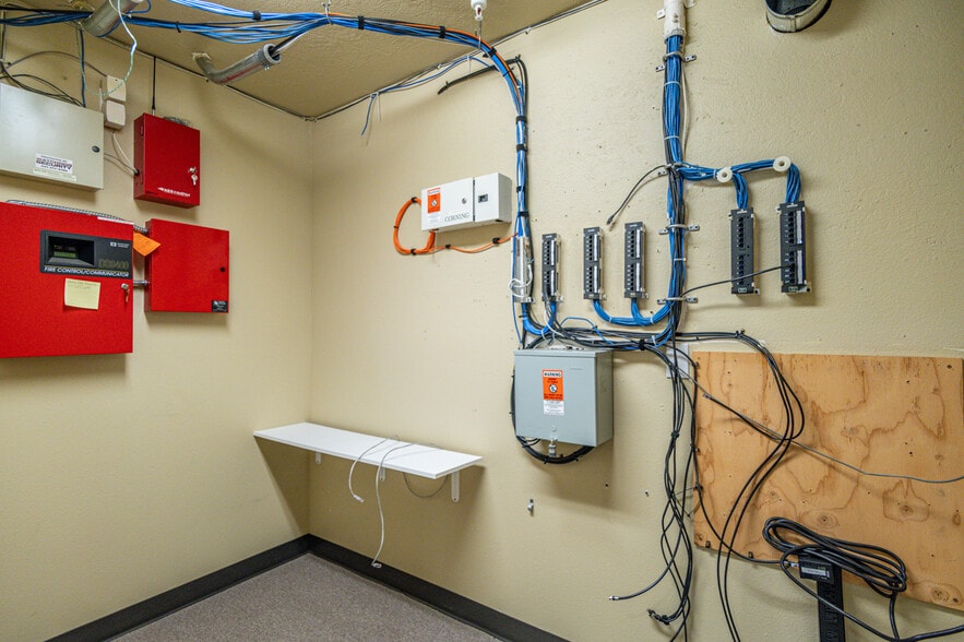 More Photos Of 62958 NE Layton Ave, Bend Light Manufacturing For Sale