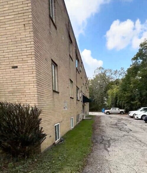More Photos Of 191 Center Rd, Bedford Apartments For Sale