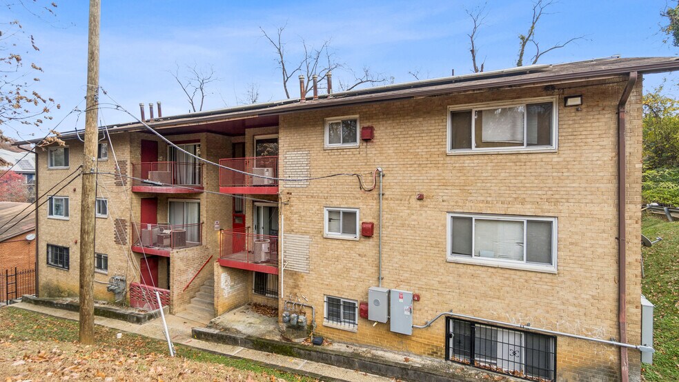 More Photos Of 3104 Bruce Pl SE, Washington Apartments For Sale