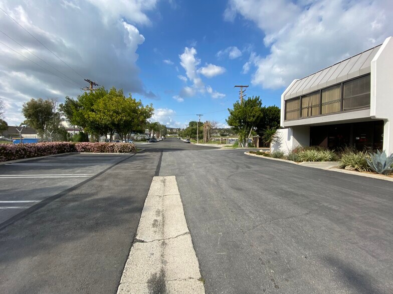 More Photos Of 312 Oak Pl, Brea Warehouse For Lease