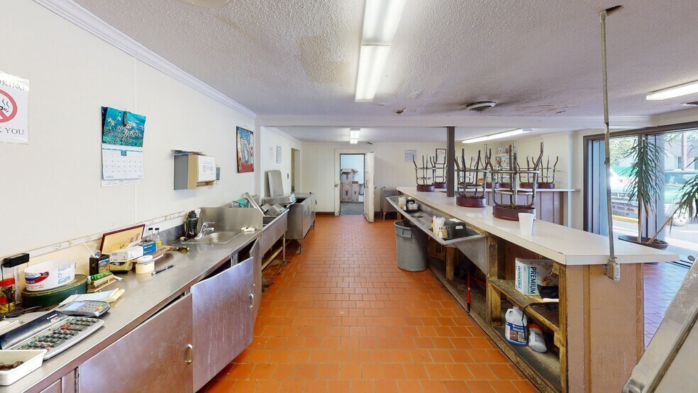 More Photos Of 2621 Hamilton Rd, Columbus Restaurant For Sale