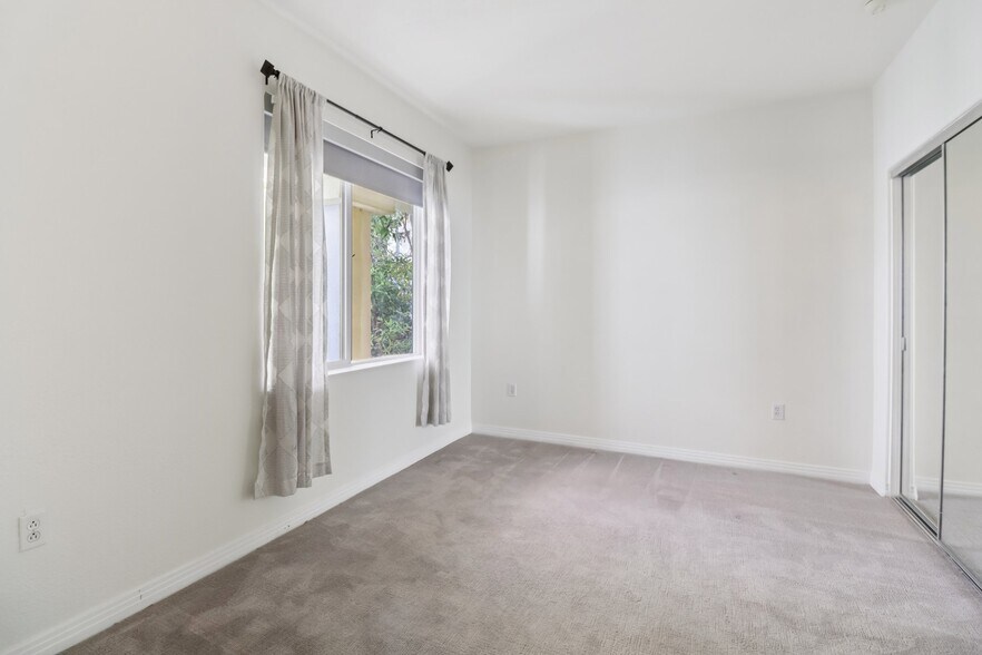 More Photos Of 1501 India St, San Diego Apartments For Sale