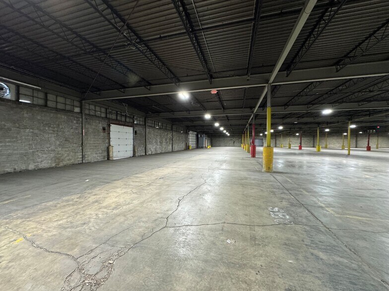 More Photos Of 1610 Leininger Ave, Elkhart Distribution For Lease
