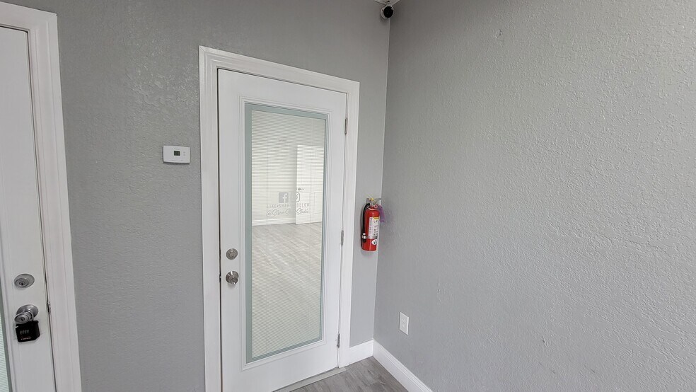 More Photos Of 4815-4817 E Busch Blvd, Tampa Storefront Retail Office For Lease