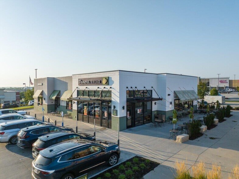 More Photos Of 14901 W Maple Rd, Omaha Restaurant For Sale