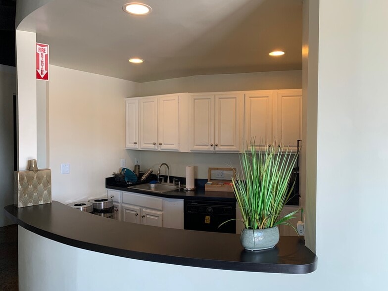 More Photos Of 1001 Colorado Ave, Santa Monica Flex For Lease