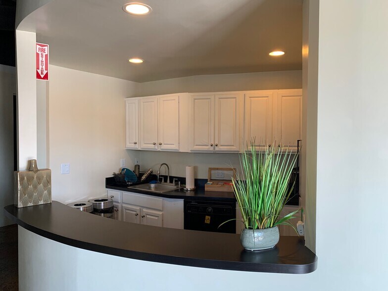More Photos Of 1001 Colorado Ave, Santa Monica Flex For Lease