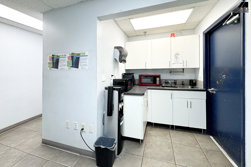 More Photos Of 1361-1363 NW 155th Dr, Miami Warehouse For Lease