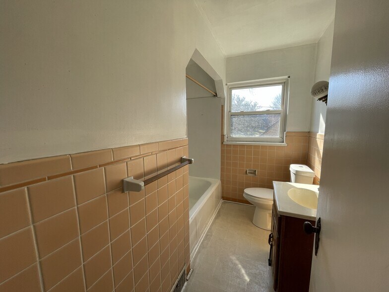 More Photos Of 15 W Maplewood Ave, Dayton Apartments For Sale