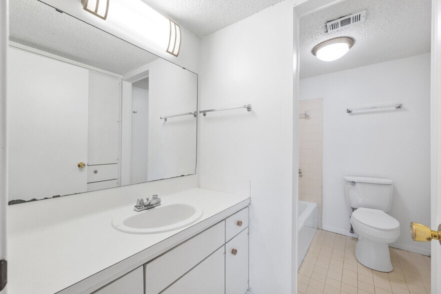 More Photos Of 1717 W 35th St, Austin Apartments For Sale