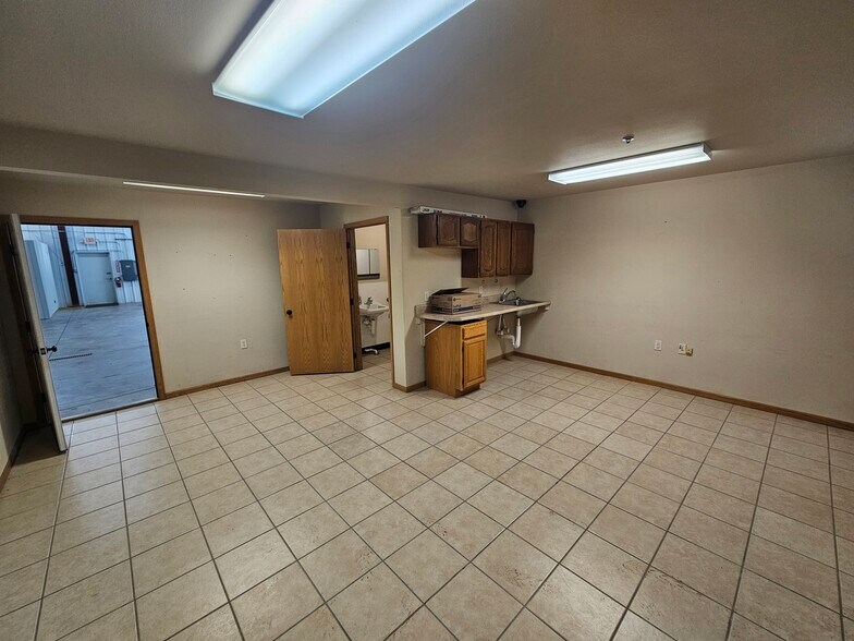 More Photos Of 3612 Galt Ct, Rapid City Warehouse For Lease