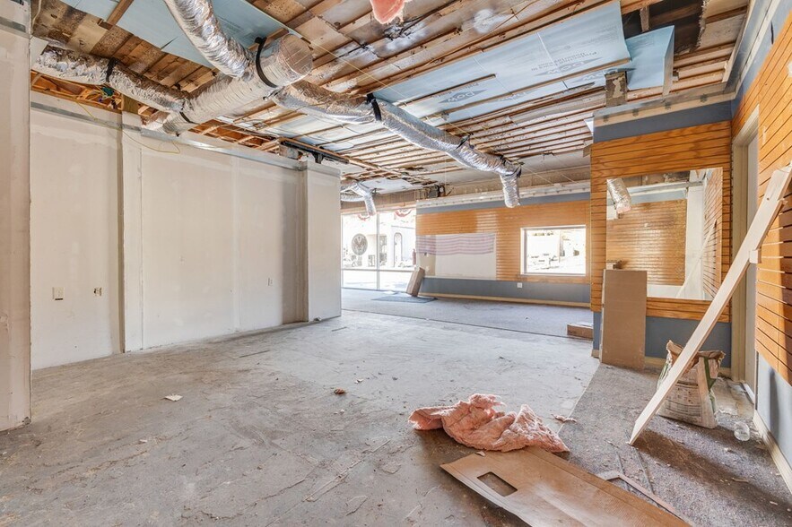 More Photos Of 560 W Main St, Abingdon Storefront For Lease