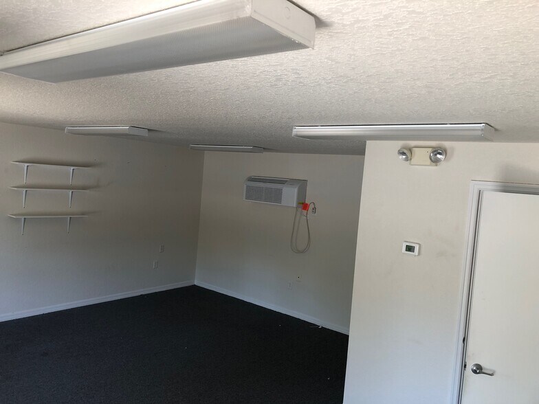 More Photos Of 4100-4140 Lamson Ave, Spring Hill Medical For Lease