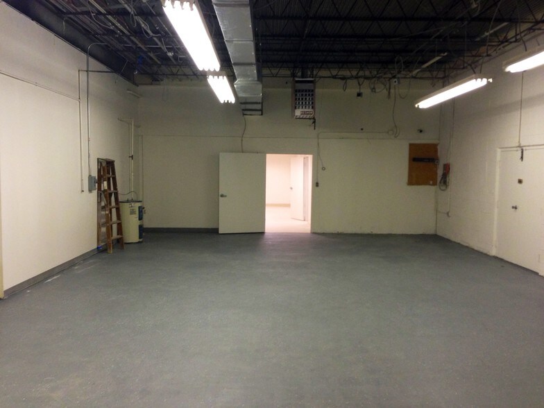 More Photos Of 16021 Industrial Dr, Gaithersburg Flex For Lease