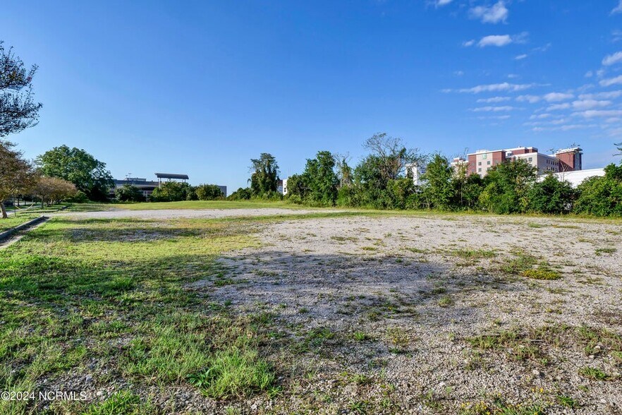 More Photos Of 615 N Front St, Wilmington Storefront Retail Office For Sale