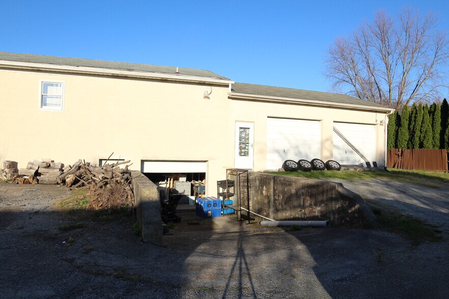 More Photos Of 72 Maple St, East Prospect Freestanding For Sale