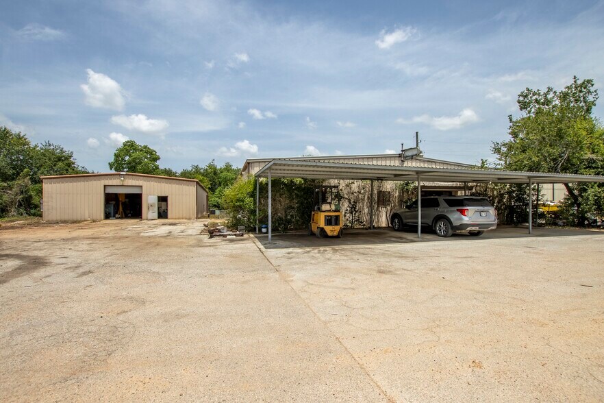 More Photos Of 2060 Highway 90 W, Sealy Manufacturing For Sale