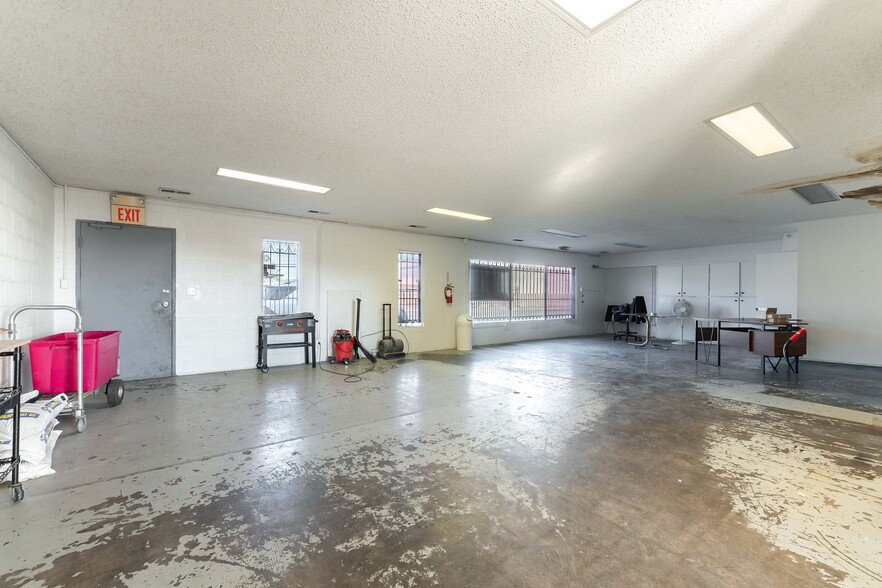 More Photos Of 2272 Crestline Loop, North Las Vegas Auto Repair For Sale