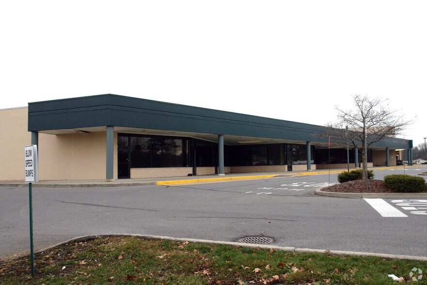 More Photos Of 27 Gansevoort Rd, South Glens Falls General Retail For Lease