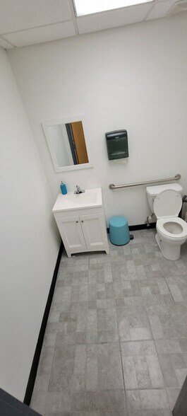 More Photos Of 8750 Exchange Dr, Orlando Warehouse For Lease
