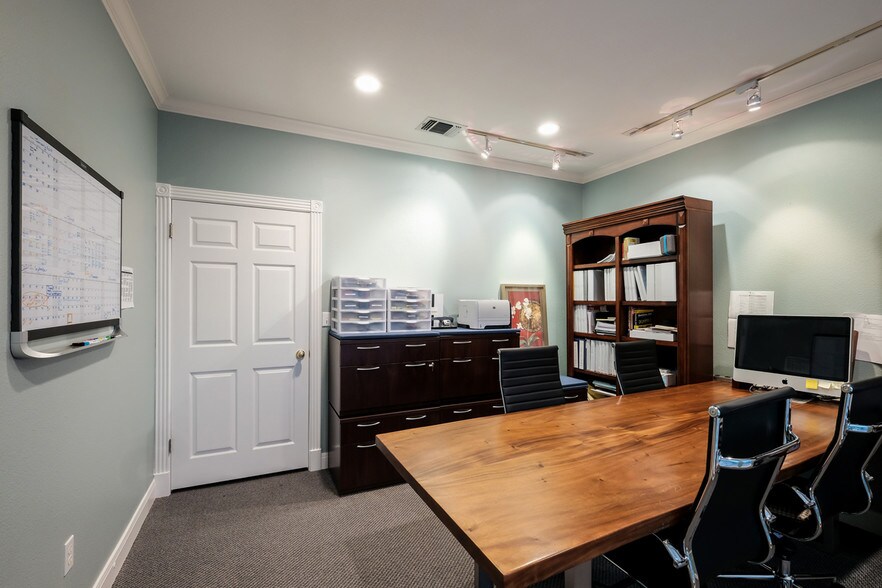 More Photos Of 13003 Jones Maltsberger Rd, San Antonio Loft Creative Space For Lease
