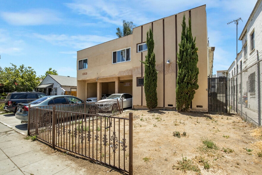 More Photos Of 1069 N Oxford Ave, Los Angeles Apartments For Sale