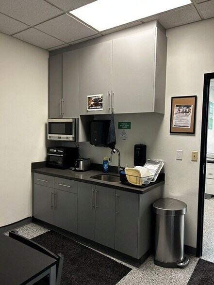 More Photos Of 3223 Golf Course Dr, Ventura Warehouse For Lease