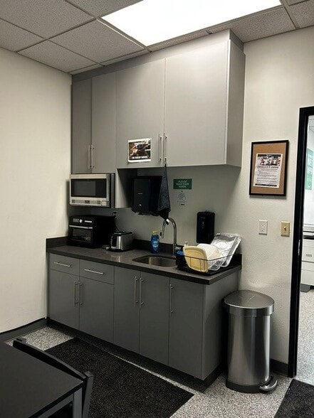 More Photos Of 3223 Golf Course Dr, Ventura Warehouse For Lease