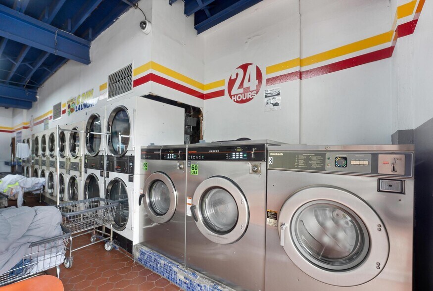 More Photos Of 6891 SW 40th St, Miami Storefront Retail Office For Sale