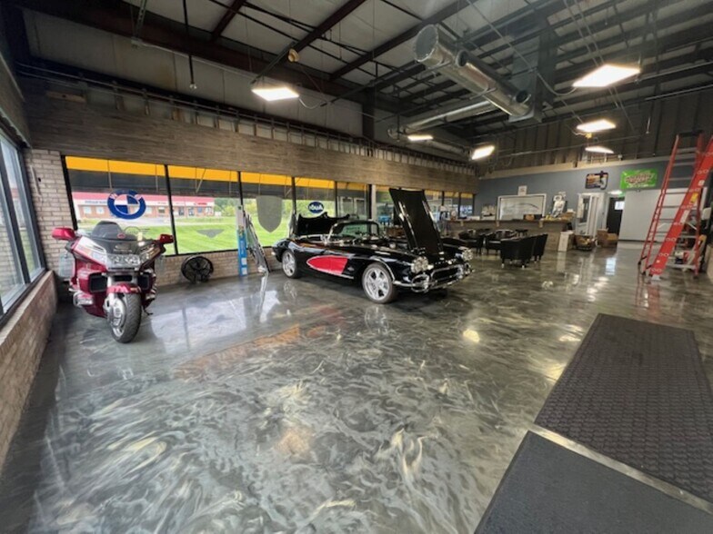 More Photos Of 9120 Trinity Dr, Lake In The Hills General Retail For Sale