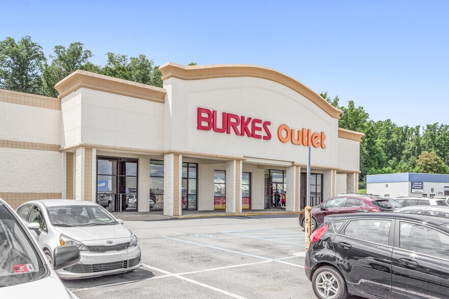 More Photos Of 1000-1032 Wal St, Summersville Unknown For Lease