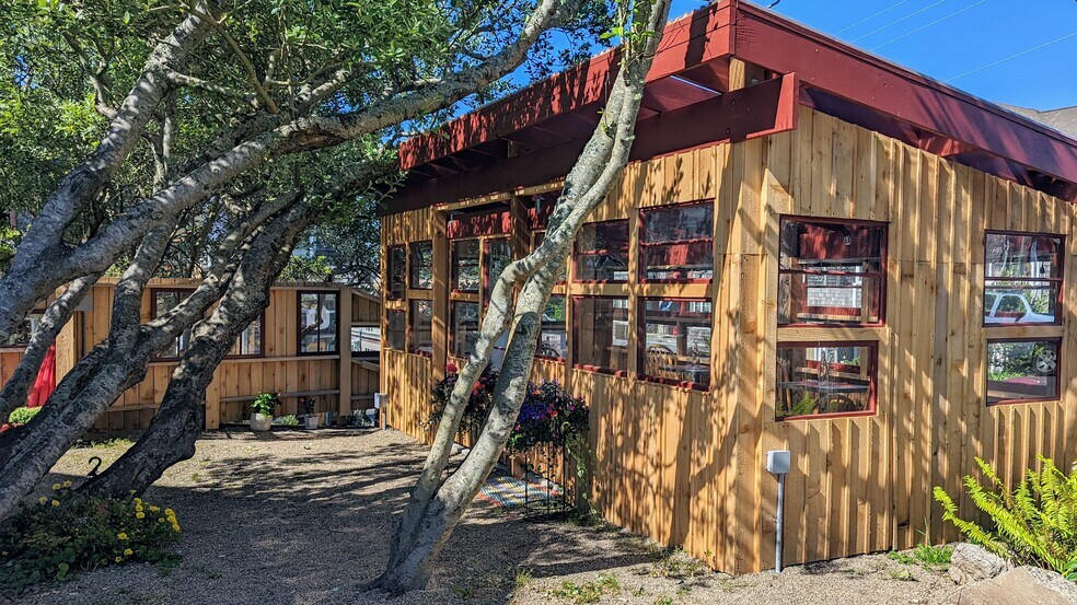 More Photos Of 711 NW 2nd Ct, Newport General Retail For Sale