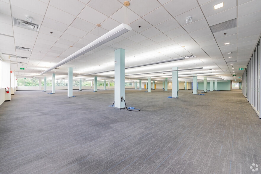 More Photos Of 3450 Harvester Rd, Burlington Light Manufacturing For Lease