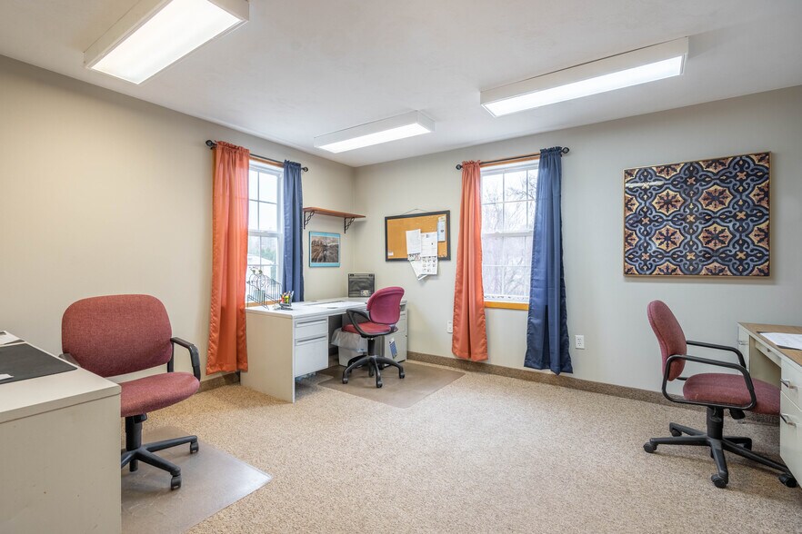 More Photos Of 415 Main St, Spencer Office For Sale